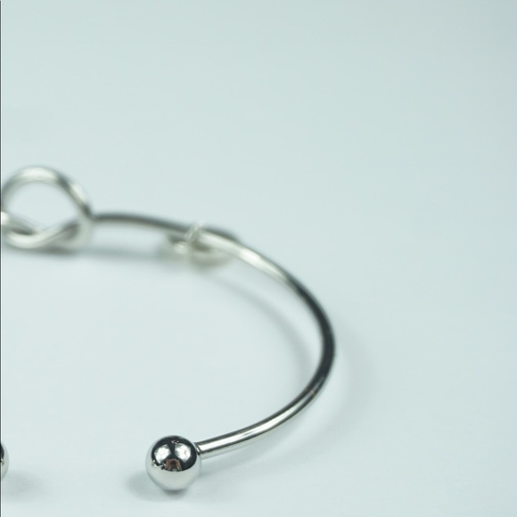 Tie The Knot Silver L Bracelet Gift - Picture 2 of 4